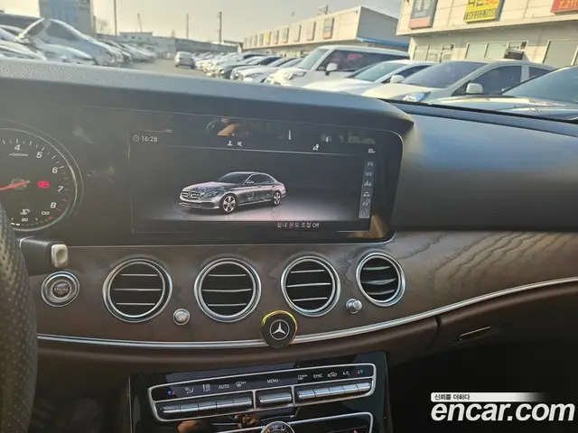 Mercedes-Benz E-Class 2018 2.0 автомат (гидро), миниатюра 12