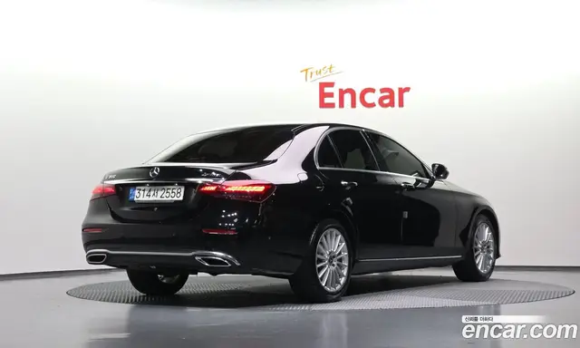 Mercedes-Benz E-Class 2022 2.0 автомат (гидро), миниатюра 2