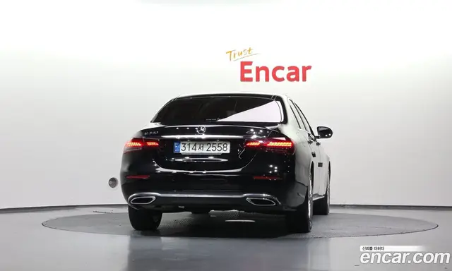 Mercedes-Benz E-Class 2022 2.0 автомат (гидро), миниатюра 4