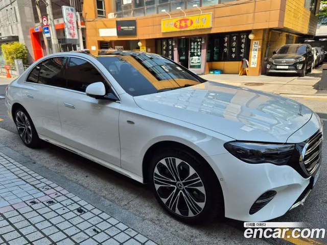 Mercedes-Benz E-Class 2025 2.0 автомат (гидро), миниатюра 3