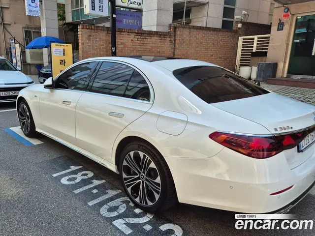Mercedes-Benz E-Class 2025 2.0 автомат (гидро), миниатюра 5
