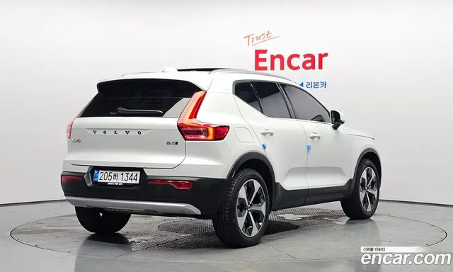 Volvo XC40 2025 2.0 автомат (гидро), миниатюра 2