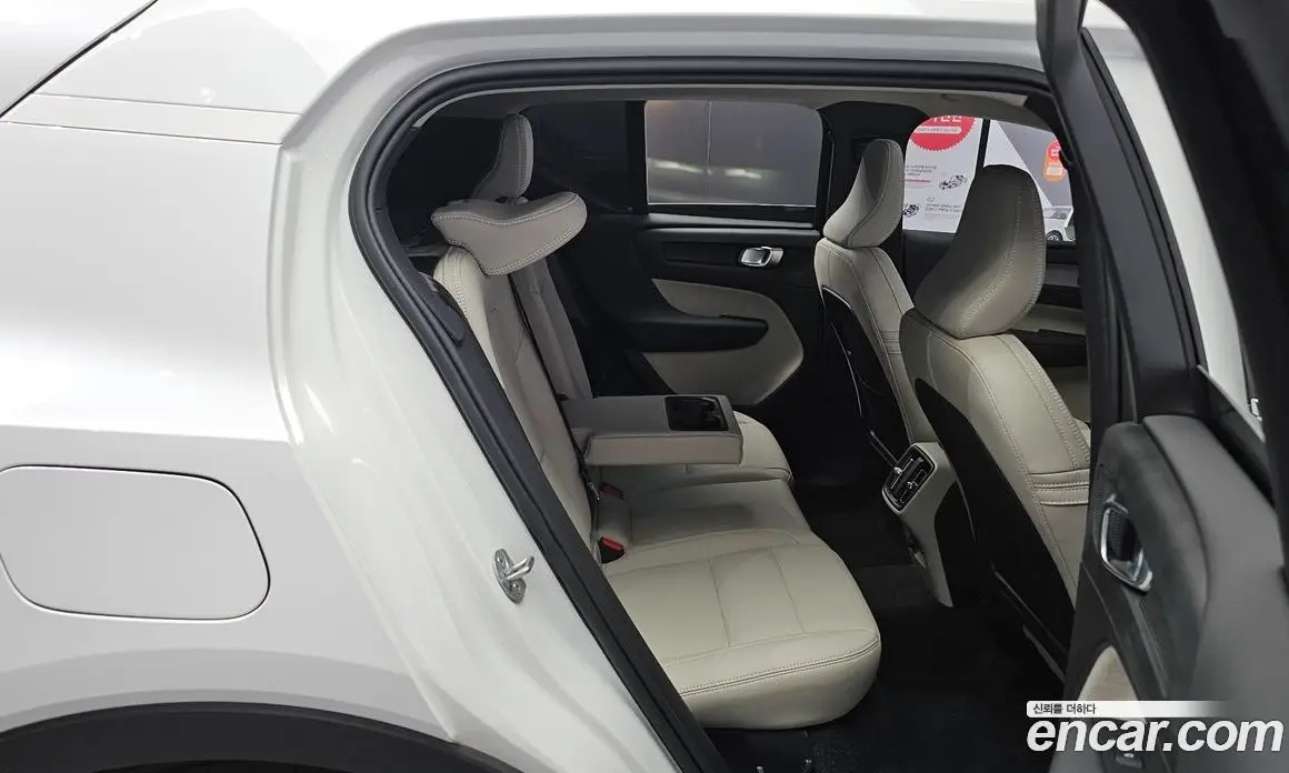 Volvo XC40 2025 2.0 автомат (гидро), фото 16