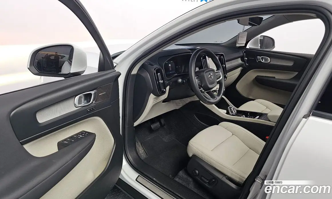 Volvo XC40 2025 2.0 автомат (гидро), фото 17