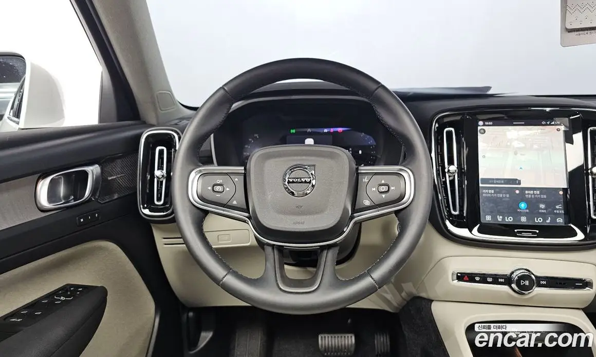 Volvo XC40 2025 2.0 автомат (гидро), фото 18