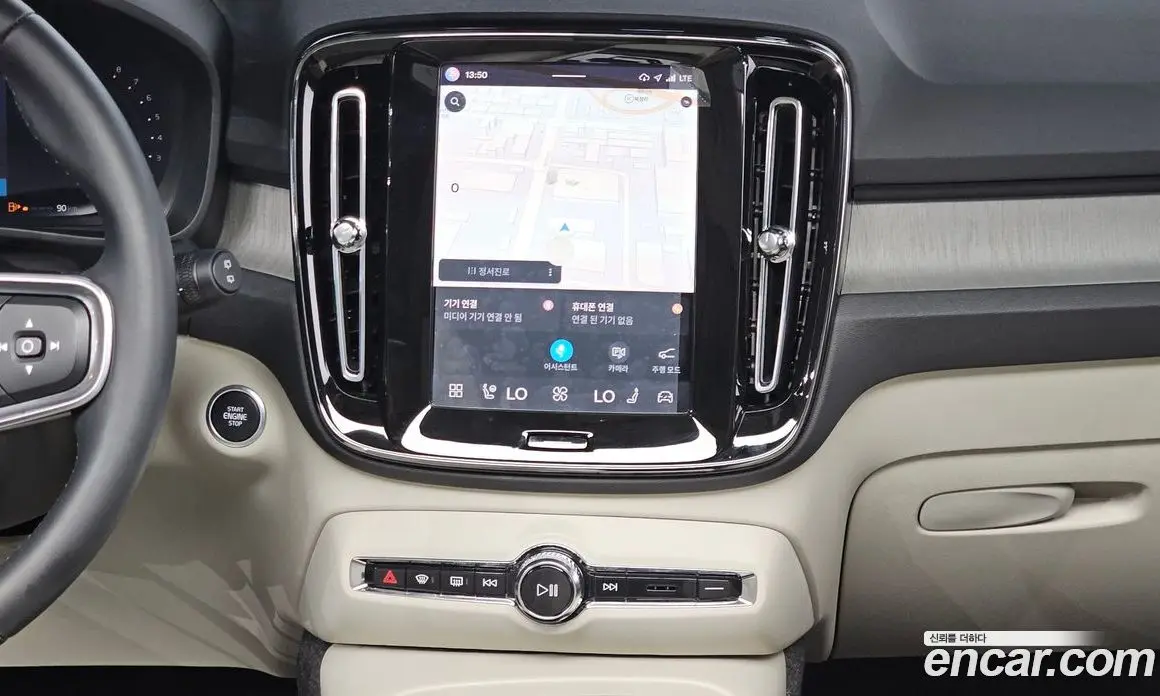 Volvo XC40 2025 2.0 автомат (гидро), фото 19