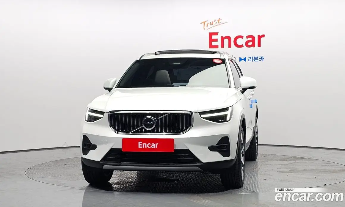 Volvo XC40 2025 2.0 автомат (гидро), фото 3