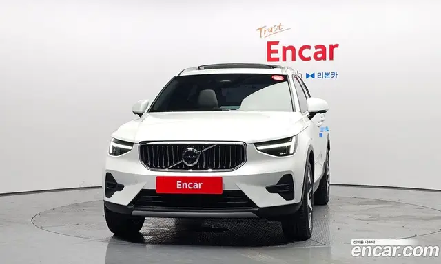 Volvo XC40 2025 2.0 автомат (гидро), миниатюра 3
