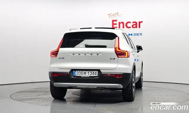 Volvo XC40 2025 2.0 автомат (гидро), миниатюра 4