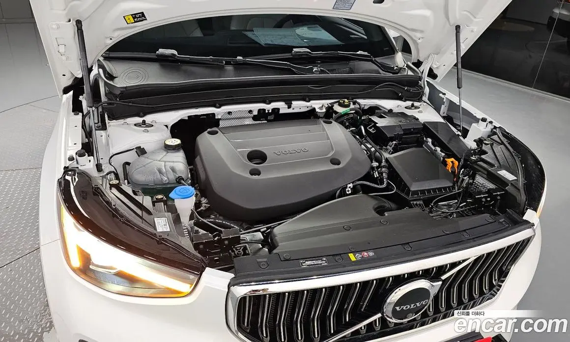 Volvo XC40 2025 2.0 автомат (гидро), фото 6