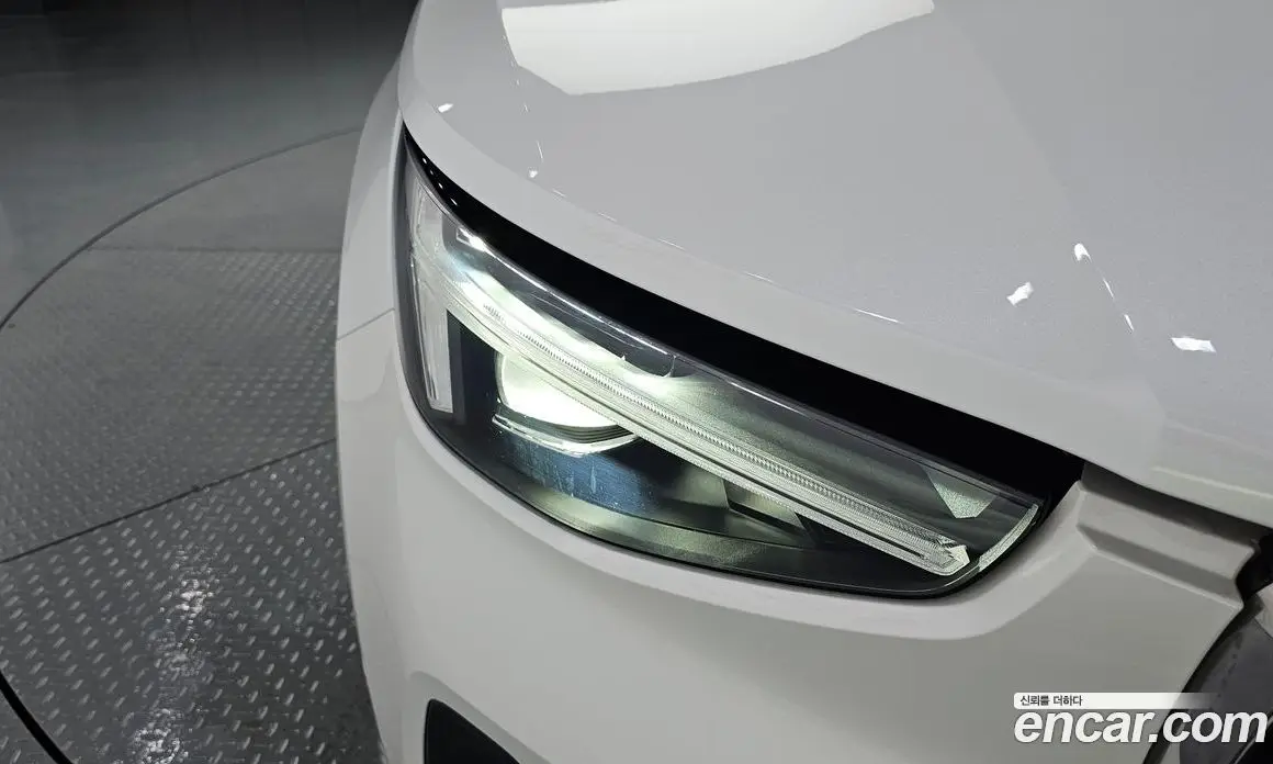 Volvo XC40 2025 2.0 автомат (гидро), фото 8