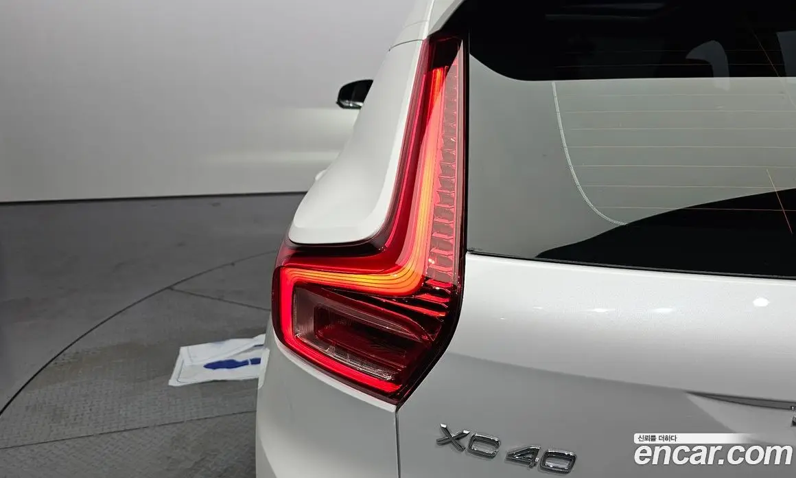 Volvo XC40 2025 2.0 автомат (гидро), фото 9