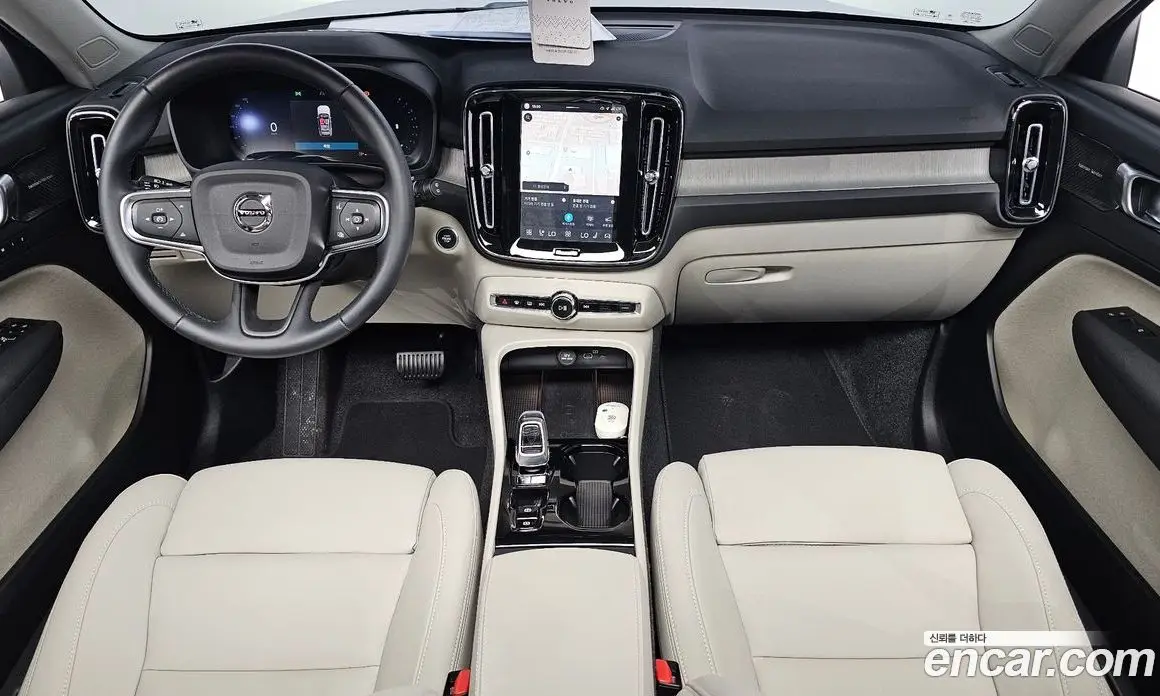 Volvo XC40 2025 2.0 автомат (гидро), фото 10