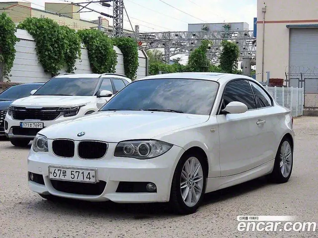 BMW 1 серия 2008 2.0 автомат (гидро), миниатюра 2