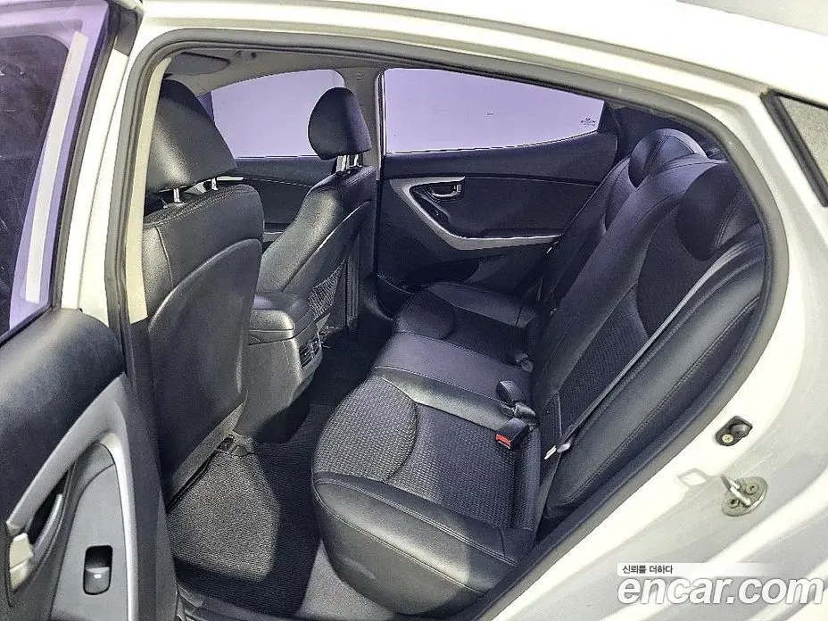 Hyundai Avante 2013 1.6 автомат (гидро), фото 9