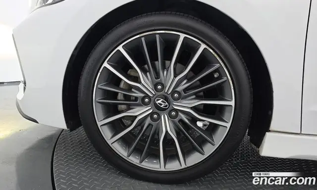 Hyundai Avante 2016 1.6 автомат (гидро), миниатюра 5