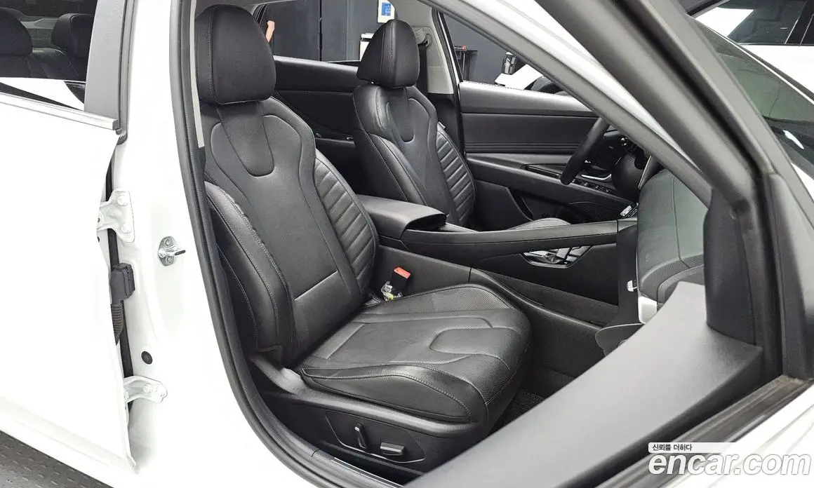 Hyundai Avante 2023 1.6 автомат (гидро), фото 13