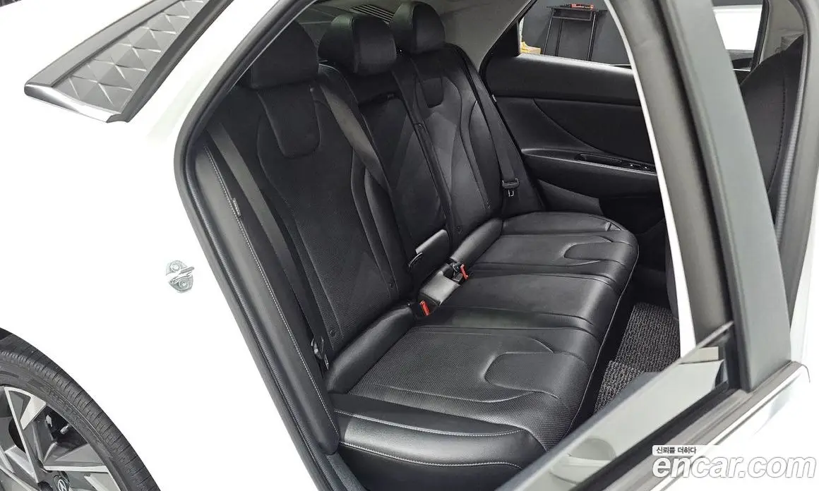 Hyundai Avante 2023 1.6 автомат (гидро), фото 16