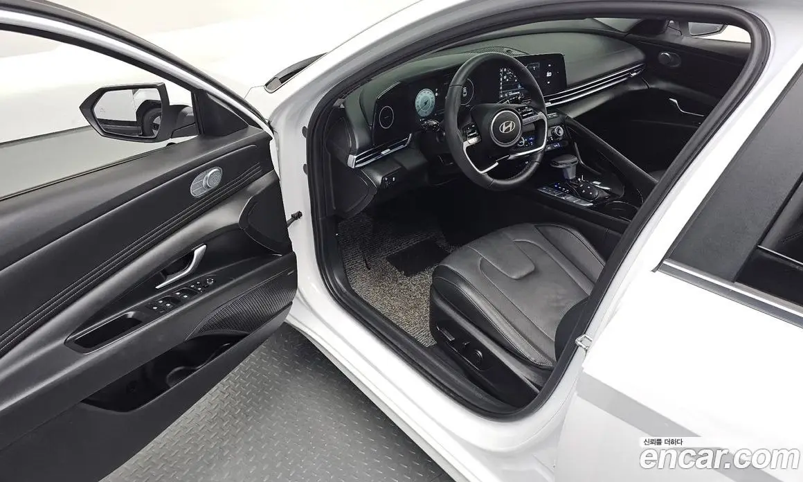 Hyundai Avante 2023 1.6 автомат (гидро), фото 17