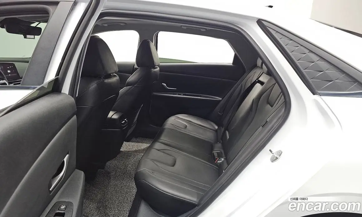Hyundai Avante 2023 1.6 автомат (гидро), фото 18