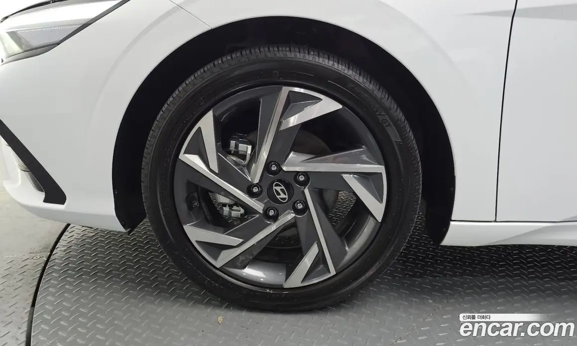 Hyundai Avante 2023 1.6 автомат (гидро), фото 5