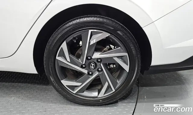Hyundai Avante 2023 1.6 автомат (гидро), миниатюра 7