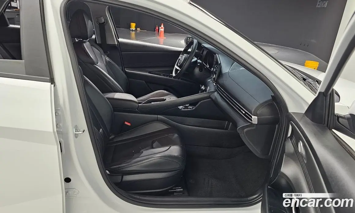 Hyundai Avante 2023 1.6 автомат (гидро), фото 12