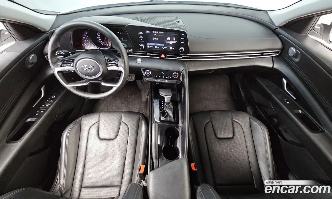 Hyundai Avante 2023 1.6 автомат (гидро), фото 7