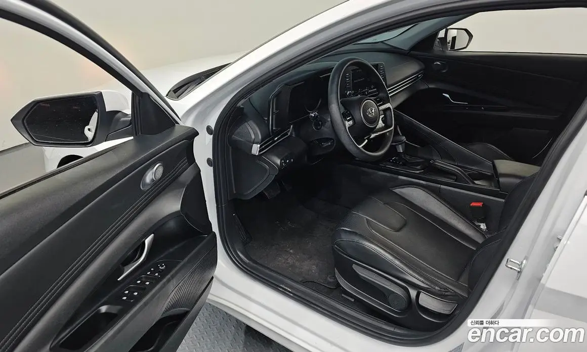 Hyundai Avante 2023 1.6 автомат (гидро), фото 10