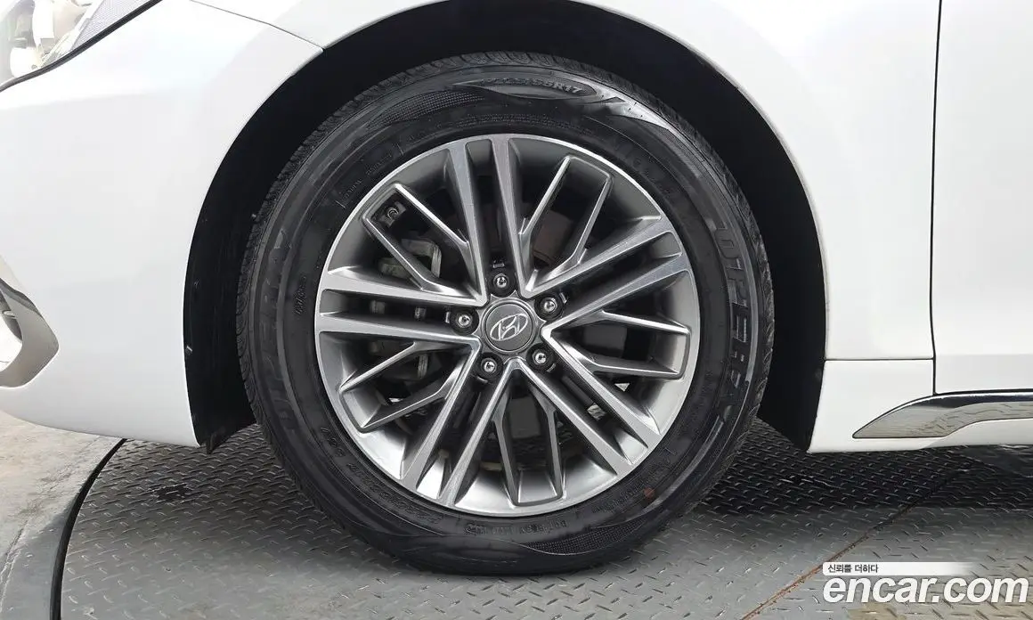 Hyundai Grandeur 2017 2.4 автомат (гидро), фото 4 Hyundai Grandeur 2017 2.4 автомат (гидро), фото 4