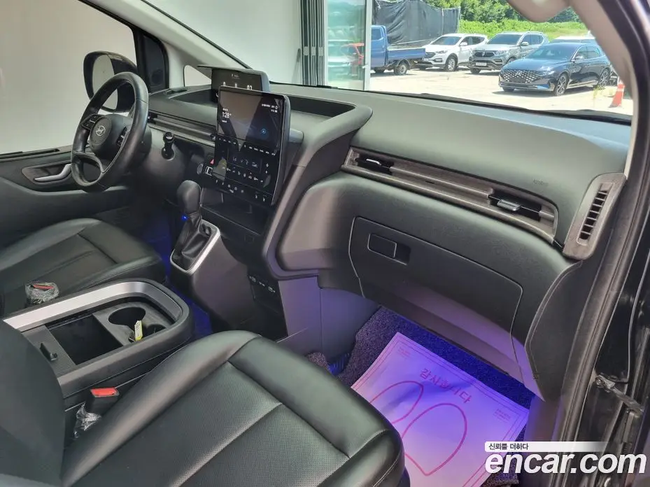 Hyundai Staria 2023 2.2 автомат (гидро), фото 11