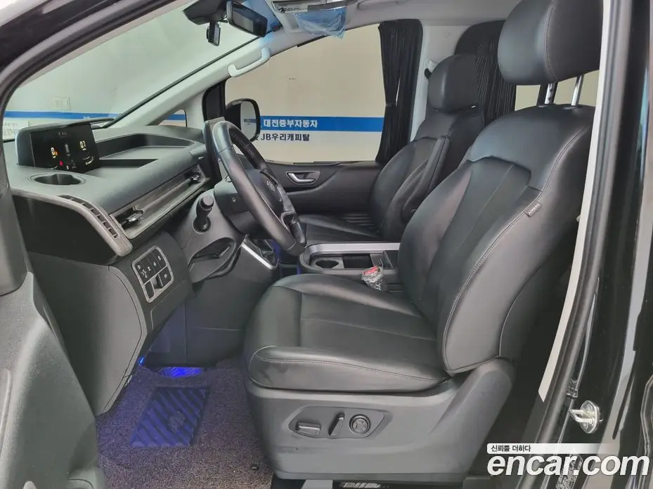 Hyundai Staria 2023 2.2 автомат (гидро), фото 12
