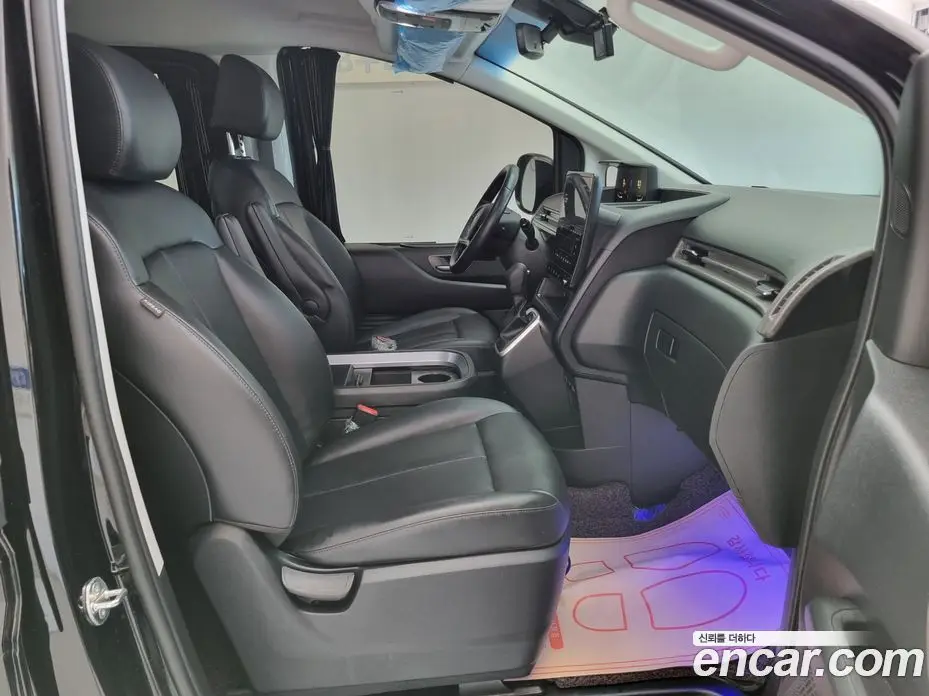 Hyundai Staria 2023 2.2 автомат (гидро), фото 13
