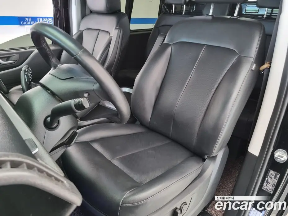 Hyundai Staria 2023 2.2 автомат (гидро), фото 14