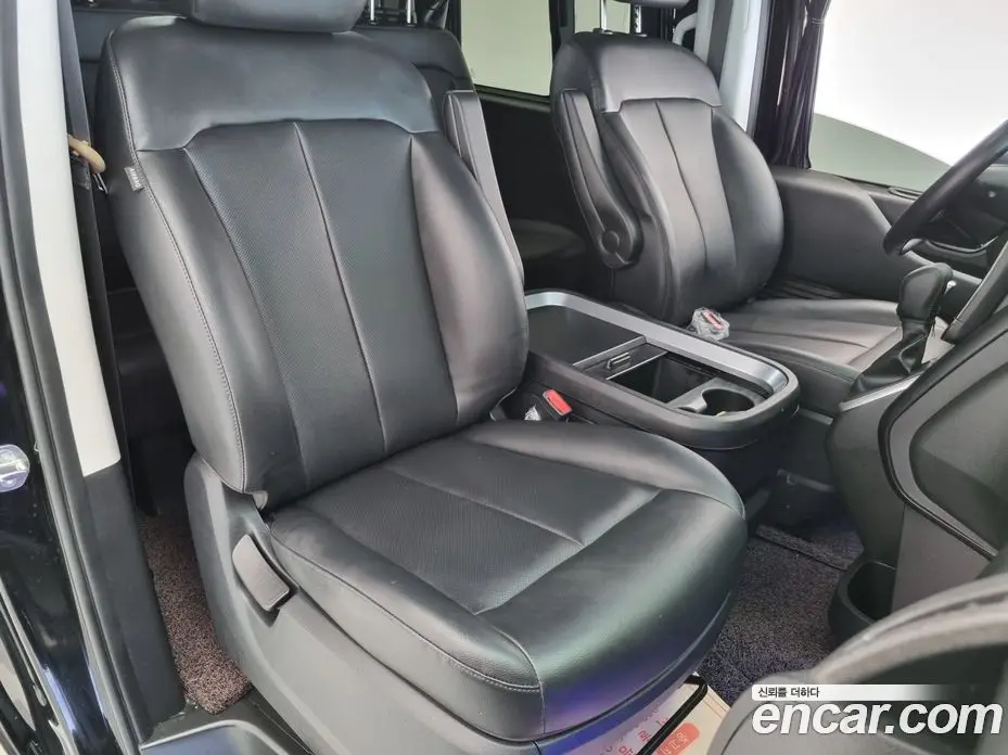 Hyundai Staria 2023 2.2 автомат (гидро), фото 15