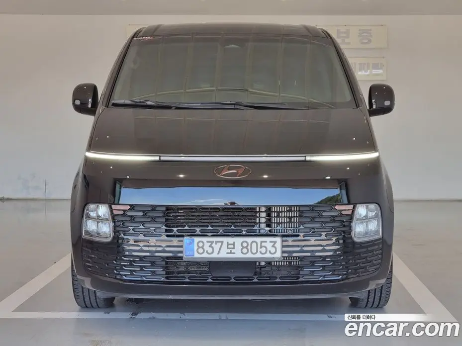 Hyundai Staria 2023 2.2 автомат (гидро), фото 3