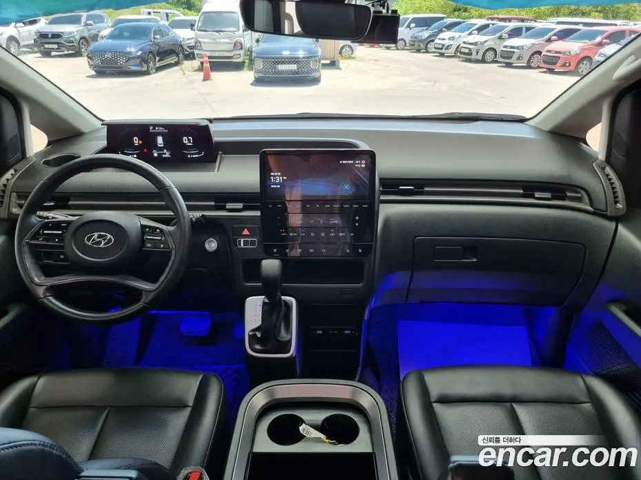 Hyundai Staria 2023 2.2 автомат (гидро), фото 7