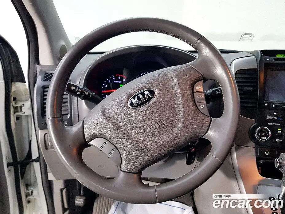 Kia Carnival 2013 2.2 автомат (гидро), фото 12 Kia Carnival 2013 2.2 автомат (гидро), фото 12