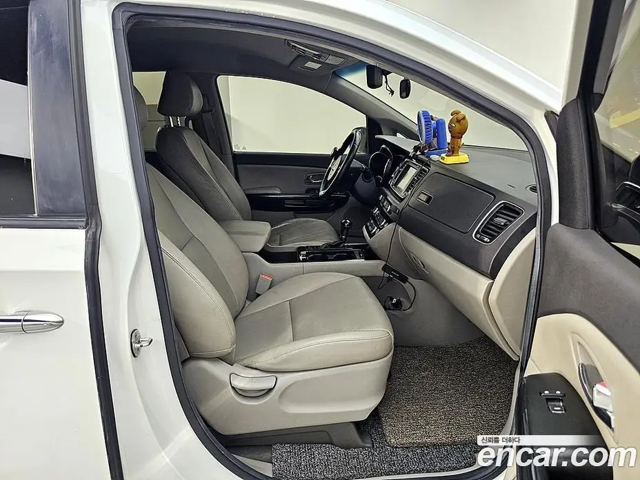 Kia Carnival 2015 2.2 автомат (гидро), фото 11