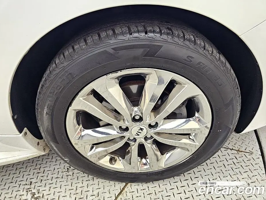 Kia Carnival 2015 2.2 автомат (гидро), фото 20