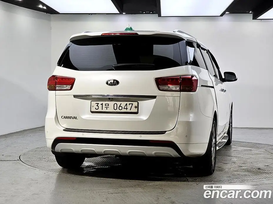 Kia Carnival 2015 2.2 автомат (гидро), фото 3