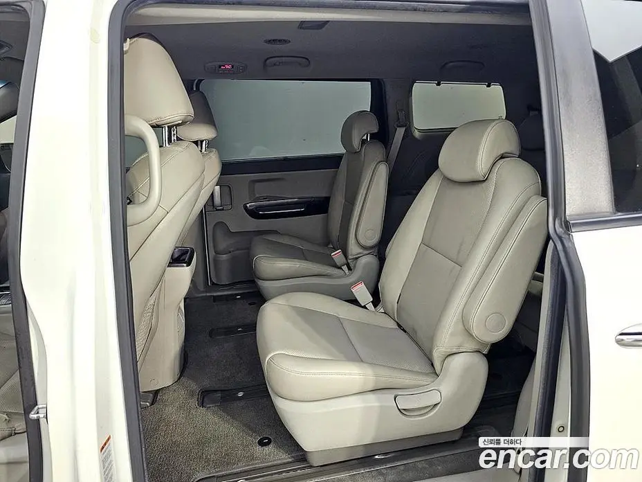 Kia Carnival 2015 2.2 автомат (гидро), фото 9