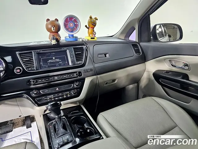Kia Carnival 2015 2.2 автомат (гидро), миниатюра 10