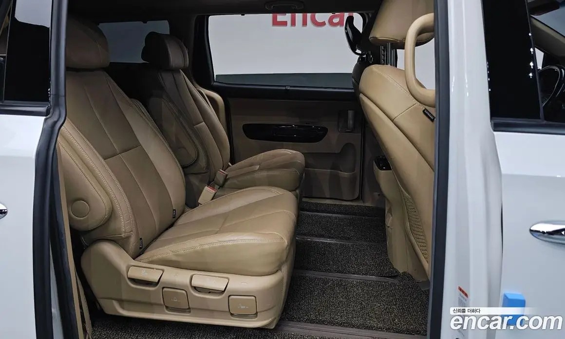 Kia Carnival 2017 2.2 автомат (гидро), фото 16