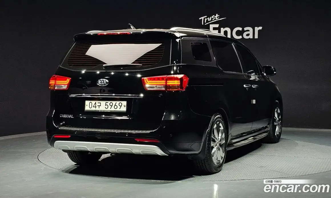 Kia Carnival 2017 2.2 автомат (гидро), фото 2 Kia Carnival 2017 2.2 автомат (гидро), фото 2