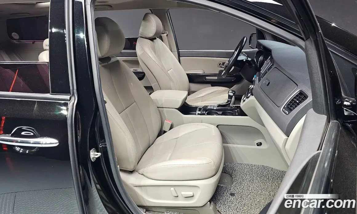 Kia Carnival 2017 2.2 автомат (гидро), фото 12 Kia Carnival 2017 2.2 автомат (гидро), фото 12
