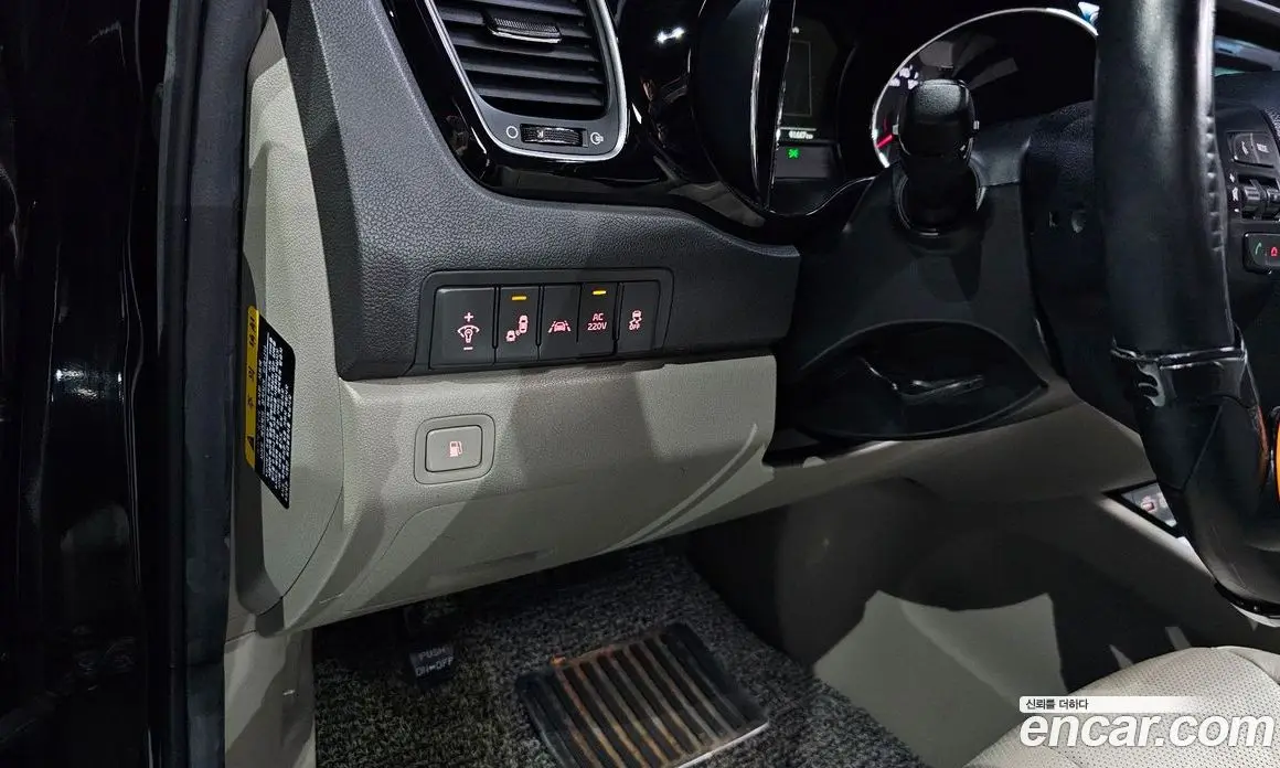 Kia Carnival 2017 2.2 автомат (гидро), фото 18 Kia Carnival 2017 2.2 автомат (гидро), фото 18