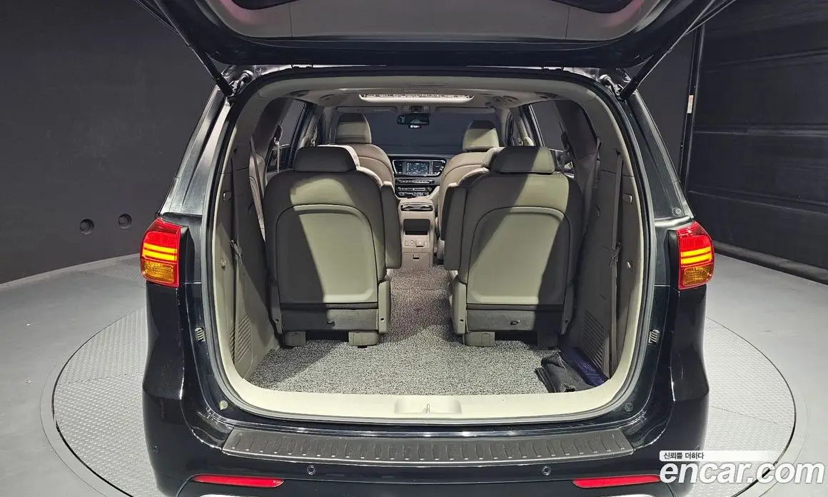 Kia Carnival 2017 2.2 автомат (гидро), фото 20 Kia Carnival 2017 2.2 автомат (гидро), фото 20