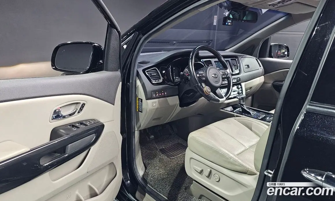 Kia Carnival 2017 2.2 автомат (гидро), фото 10 Kia Carnival 2017 2.2 автомат (гидро), фото 10