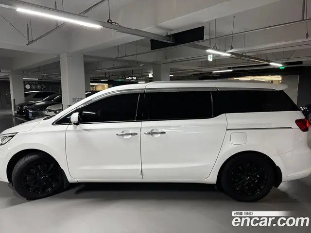 Kia Carnival 2018 2.2 автомат (гидро), миниатюра 2
